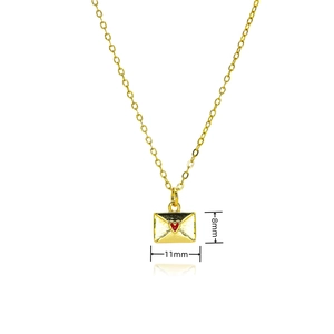 18K vergoldete Halskette mit 11x8mm Umschlag-Anhänger und kleinem roten Herz-Detail