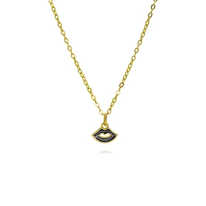 Minimalistische gouden ketting met zwarte emaille lippen hanger op witte achtergrond
