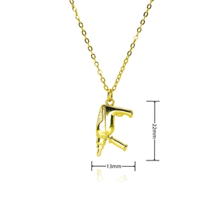 Detailansicht des goldene Bohrer-Anhängers mit Maßen von 22mm mal 13mm auf Weiß