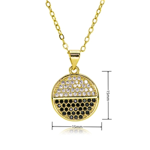 Λεπτομέρεια στρογγυλού μενταγιόν 15 mm με ασπρόμαυρες πέτρες σε χρυσή αλυσίδα