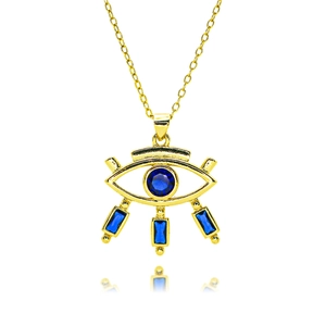 Détail du pendentif Œil de Mauvais Œil doré avec pierres bleues et cristaux en goutte