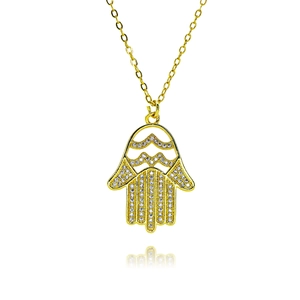 Collier main de Hamsa dorée avec cristaux micro-pavés étincelants sur une chaîne fine
