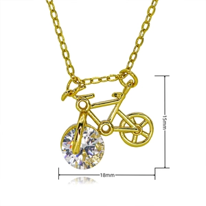 Collier pendentif vélo doré à la mode avec une grande pierre moissanite étincelante