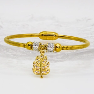 Bracelet chaîne serpent en acier titane doré avec pendentif feuille et cristaux pavés