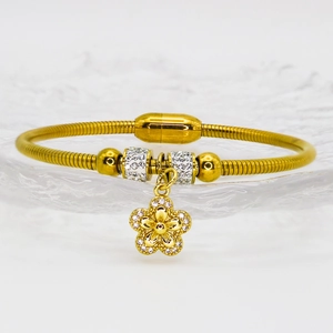 Bracelet élégant en or avec pendentif feuille de ginkgo et cristaux sur chaîne serpent