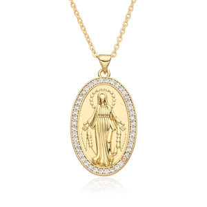 Détail du pendentif Vierge Marie plaqué or 18 carats orné de zircons scintillants