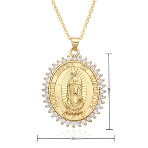Collier médaille Vierge de Guadalupe dorée avec zircons, plaqué 18k, pendentif 30x26mm