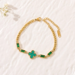 Close-up of 18k rose gold clover bracelet with green malachite stones and lobster clasp