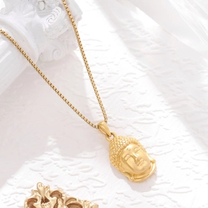 Collar con colgante de cabeza de Buda dorado y cadena de caja de acero inoxidable