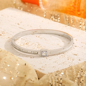 Minimalist silver gold-plated bracelet with square zircon and pave diamonds on stone base