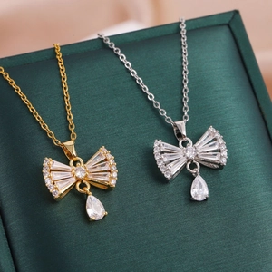 Collana con Ciondolo a Fiocco in Acciaio al Titanio Galvanico Collana Goccia d'Acqua in Zirconia per Donna Gioielli Moda