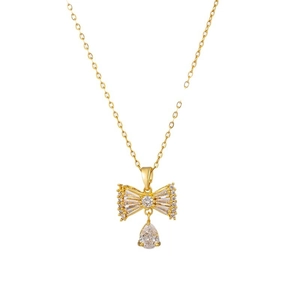 Elegante collana a fiocco in titanio dorato con zirconi pavé e ciondolo a goccia