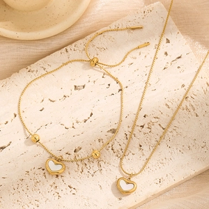 Parure de bijoux coeur doré avec incrustation de nacre blanche, collier et bracelet