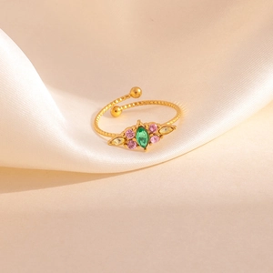 Bague ouverte dorée torsadée avec cristal marquise vert et gemmes multicolores