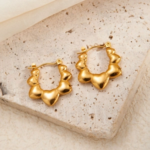 Chic 18K gold plated stainless steel hoop earrings featuring linked 3D heart shapes