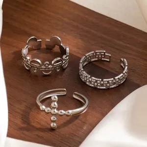Set di tre anelli vintage in argento con motivi geometrici e design a croce vuota