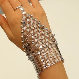 Silbernes Sklavenarmband im nahöstlichen Stil mit Perlennetz und Ringverbindung