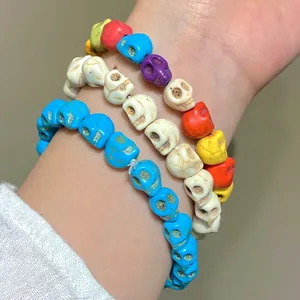 Bracelets en perles de crâne de style punk en turquoise blanc ivoire et couleurs arc-en-ciel