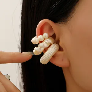 Lot de trois bagues d'oreilles texturées avec finition perlée et design fileté