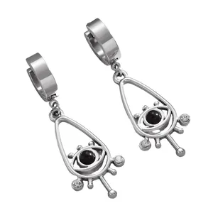 Détail de boucles d'oreilles Evil Eye en acier inoxydable avec cristaux