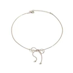 Collana elegante in acciaio inossidabile con fiocco d'argento e catena a serpente raffinata