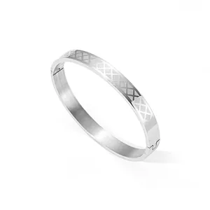 Bracelet jonc en acier inoxydable plaqué 18k argent poli avec motif à carreaux et charnière