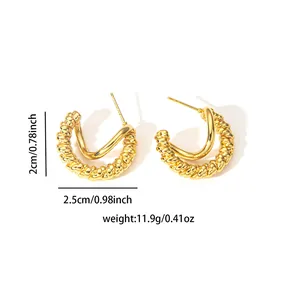 Dimensions détaillées des boucles d'oreilles fleur torsadées dorées, largeur 2,5cm et 11,9g