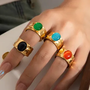 Verstelbare vergulde ringen met kleurrijke smaragd, turquoise, onyx en robijn stenen