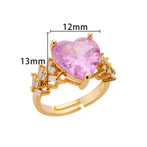 Detail mit 12x13mm pinkfarbenem Zirkonia-Herz und verstellbarem 18K Goldring