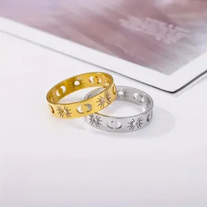 18K vergulde roestvrijstalen ringen met uitgesneden zon- en maangravures als set