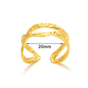 Detailed view of the 20mm adjustable gold-plated ring with a hammered metal texture finish
