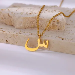 Sjieke 18K vergulde roestvrijstalen ketting met gepolijste Arabische letter hanger goud