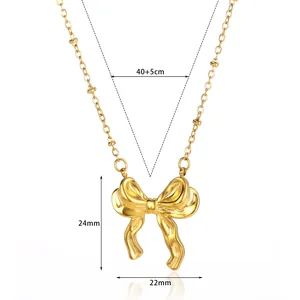 Elegante 18K vergoldete Edelstahlhalskette mit Schleifenanhänger und Perlenketten-Detail
