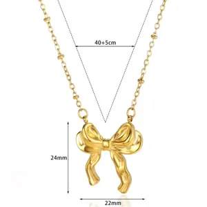 Goldene Halskette mit Schleifenanhänger aus Edelstahl, Maße von 24 mm mal 22 mm