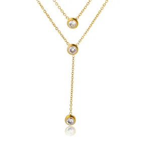 Détail du collier double couche en Y plaqué or 18K en acier inoxydable avec zircons