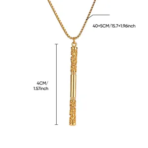Vue détaillée du pendentif bâton doré de 4cm avec dimensions et détails de chaîne