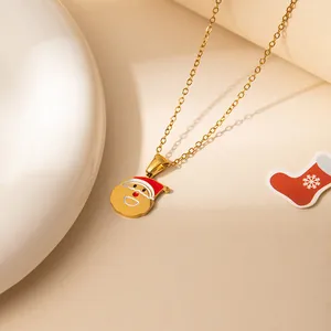 Collier en acier inoxydable doré avec un pendentif Père Noël en émail rouge et blanc