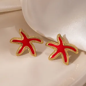 Paire de boucles d'oreilles étoile de mer en or avec émail rouge et design marin