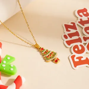 Collana festiva in acciaio dorato con ciondolo albero di Natale in smalto colorato e catena