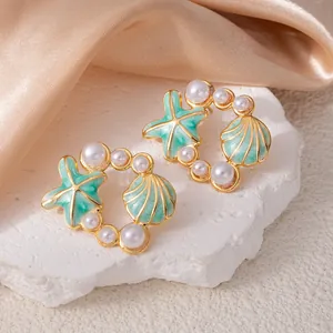 Boucles d'oreilles étoile de mer avec émail vert menthe et perles sur acier doré