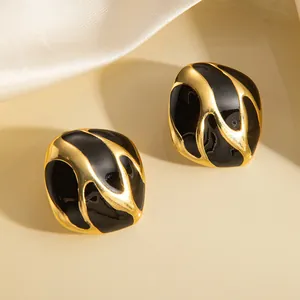 Orecchini a perno vintage quadrati oro e nero con texture fluida tipo lava unica
