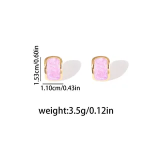 Boucles d'oreilles rectangulaires en émail marbre rose avec bord doré pour femme