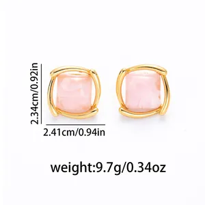 Boucles d'oreilles carrées en marbre rose avec monture en acier doré chic