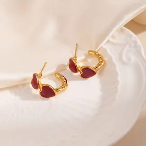 Boucles d'oreilles créoles en acier doré avec pendentifs cœurs rouges sur soie