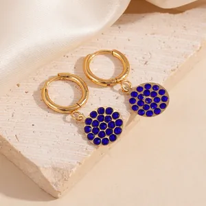 Schicke Goldohrringe mit sternförmigen tiefblauen Zirkon-Anhängern für Damen
