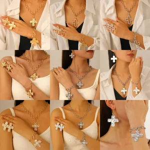 Vintage Legierung Kreuz Schmuckset Boho Gehämmerte Textur Türkis Künstliche Perle Halskette Armband Ohrringe Für Damen Punk Schmuck Geschenk