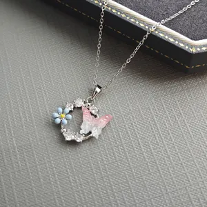 Collier Pendentif Couronne Papillon Acier Titane Avec Fleur Émail Rose Et Zircone Pour Femmes Bijou Élégant Délicat