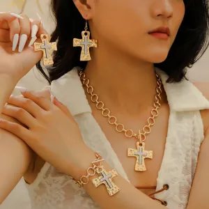 Set gioielli vintage con croce oro e argento collana bracciale e orecchini da donna