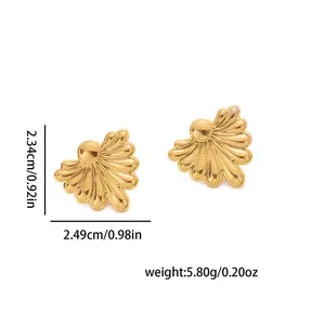 Goldene fächerförmige Ohrringe mit radialen Streifen, Höhe 2,34 cm, Gewicht 5,8 g
