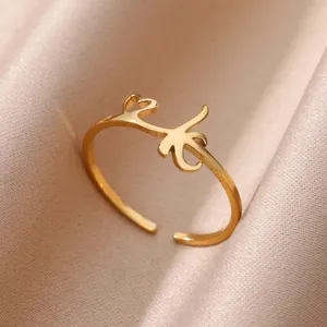 Bague ouverte minimaliste en acier inoxydable doré avec lignes évidées artistiques